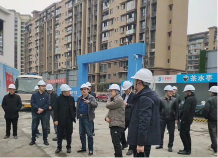 四川省住房和城鄉(xiāng)建設廳黨組成員、副廳長張澤民帶隊蒞臨“匯東鹽都印象”項目開展建筑領域安全生產督導檢查